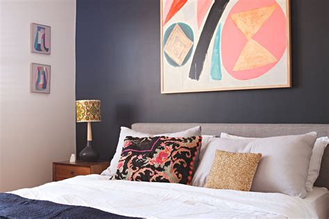 how high above bed to hang art: A multifaceted discussion on art placement